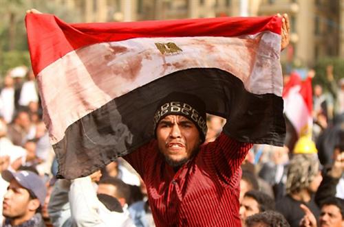 Auf dem Maydan Al Tahrir, dem Platz der Befreiung in Kairo - Foto von Al Jazeera (http://english.aljazeera.net/)
